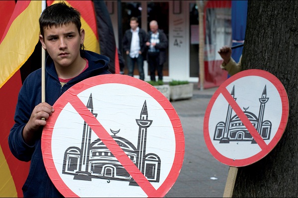 نقش مسلمانان در جنگ جهانی دوم نادیده گرفته شده است/ مسلمانان در اروپای امروز کاملاً یکپارچه و موفق هستند/