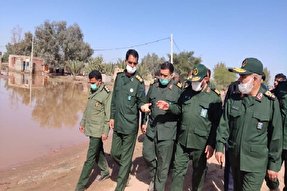 عکس | بازدید فرمانده سپاه ثارالله کرمان از مناطق سیل‌زده استان