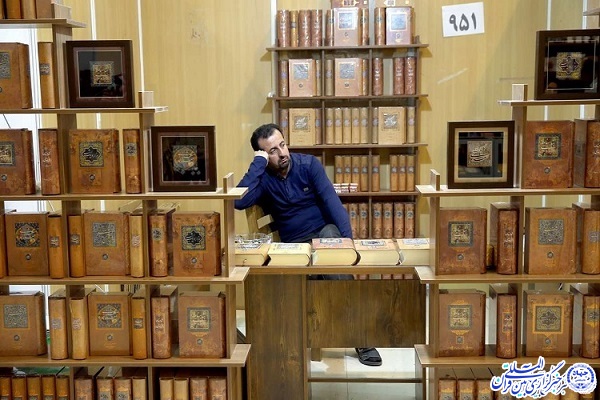 دست&zwnj;نوشته&zwnj;هایی که بدون نشر تنها بر طاقچه خاک می&zwnj;خورند / مافیای گرانی بر چاپ کتاب