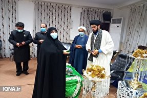 اهدای نشان خدمت رضوی به مدیر ریحانه النبی(س) اهرم