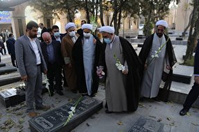 حضور دبیر کل مجمع جهانی تقریب مذاهب اسلامی در گلزار شهدای سنندج