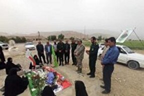 دیدار فرمانده تیپ ۴۸ فتح کهگیلویه و بویراحمد با خانواده‌ شهید «موسوی»