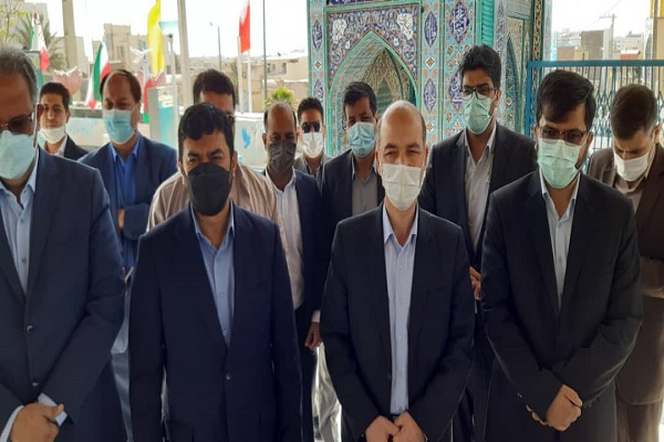 ادای احترام وزیر نیرو به مقام شامخ شهدای سیستان و بلوچستان