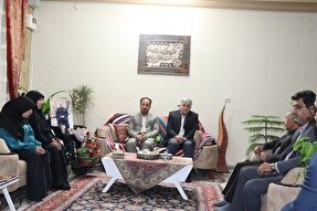 جمعی از مسئولان ایلام با خانواده شهید «حمید فروشی» دیدار کردند