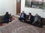 دیدار نمایندگان رئیس بنیاد شهید با خانواده‌ دو جانباز شهید در بوشهر + عکس