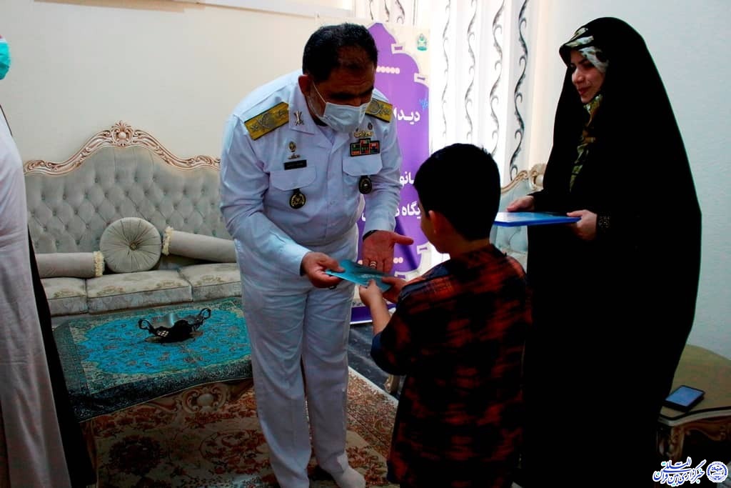 تجلیل از خانواده حافظ قرآنی نداجا در بوشهر + عکس