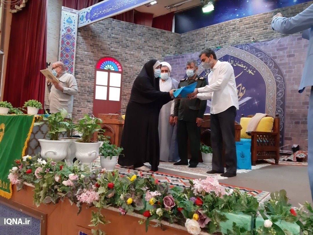 عکس | تجلیل از مربیان کلاس‌های حفظ قرآن کریم در بوشهر