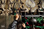 عکس | آیین سنتی شال و پَر کردن عَلم تاریخی طیب در مشهد
