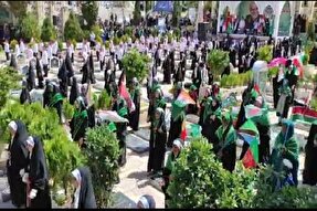 فیلم | اجرای بین‌المللی «سلام فرمانده» در گلزار شهدای کرمان