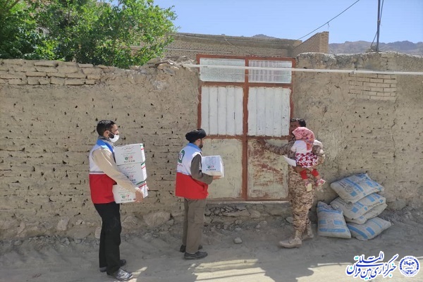 ارائه خدمت کانون طلاب هلال احمر بیرجند به روستاهای مرزی