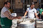 پخت و توزیع غذای نذری در کرج