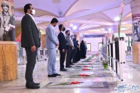 عکس | عطرافشانی قبور شهدا در بوشهر