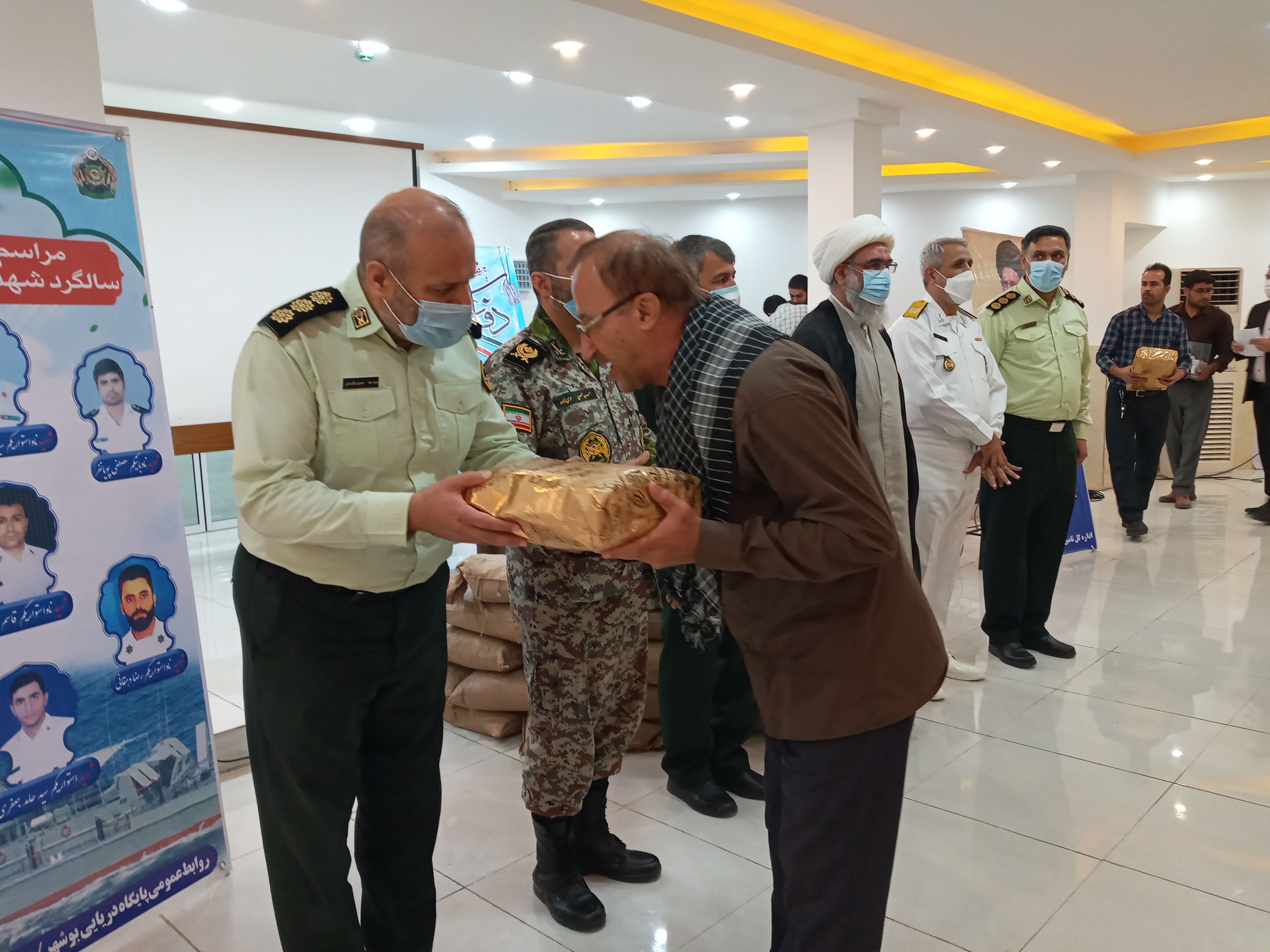 آئین تجلیل از «ایثارگران نیروهای مسلح» در بوشهر برگزار شد + فیلم و عکس