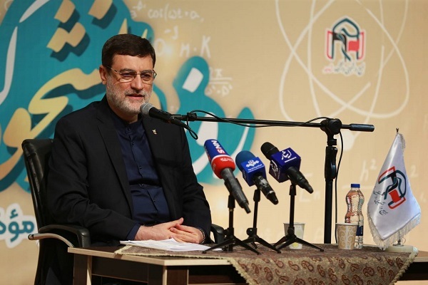 دانشجو باید در مسیر درست گام بردارد