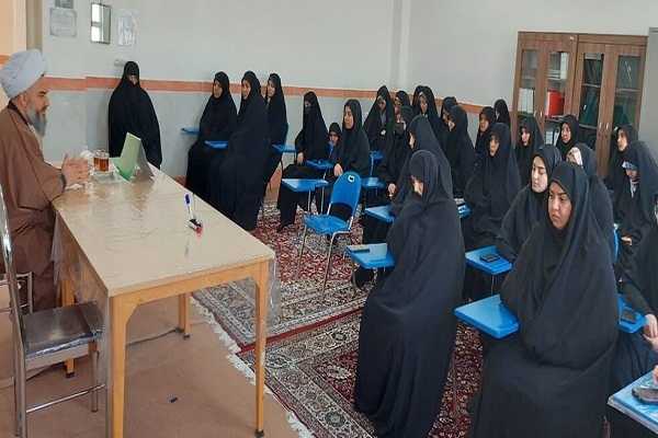 طلبه باید بیش از دیگران در شناخت معارف دینی اهتمام داشته باشد