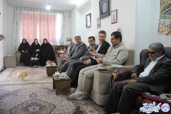 دیدار مسئولان خراسانجنوبی با خانواده جانباز دیدار مسئولان خراسانجنوبی با خانواده جانباز