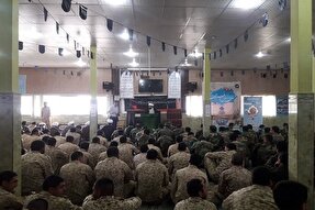 برگزاری محفل انس با قرآن‌کریم در تیپ ۲۱۶ مستقل زرهی زنجان