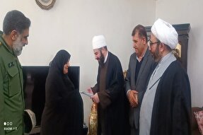 امام جمعه اهل سنت ارومیه با خانواده شهید زرزا در اشنویه دیدار کرد