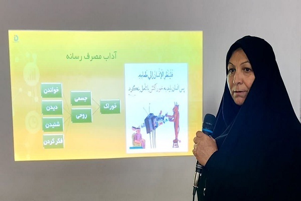 معصومه آبدار، مسئول انجمن مدرسان سوادرسانه بیرجند