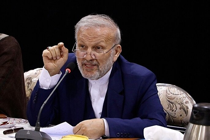 مردم باید در متن انقلاب و مورد توجه باشند