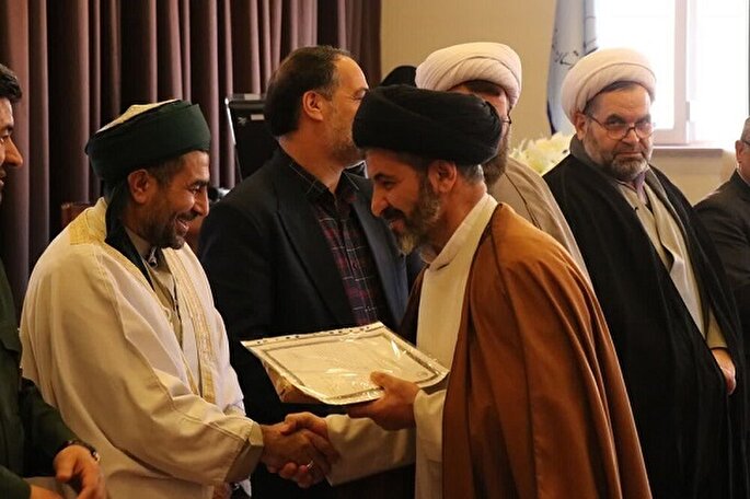 عکس | تجلیل از ۸۵ چهره قرآنی شیعه و سنی در نمین