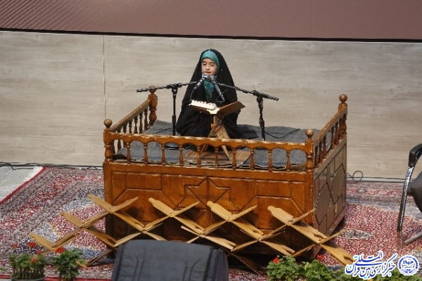 عطیه عزیزی؛ نابغه ۹ ساله قرآن و حافظ و مفسر قرآن عطیه عزیزی؛ نابغه ۹ ساله قرآن و حافظ و مفسر قرآن