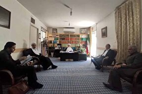 دیدار اعضای ستاد «۴۰۰۰ شهید ۴۰۰۰ حافظ» با امام جمعه یزد + عکس