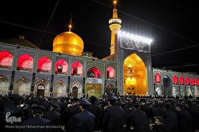 عکس | شام غریبان شهادت امام حسین(ع) در حرم مطهر رضوی