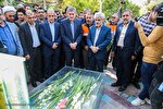 گلباران قبور شهدا به مناسبت آغاز هفته دولت