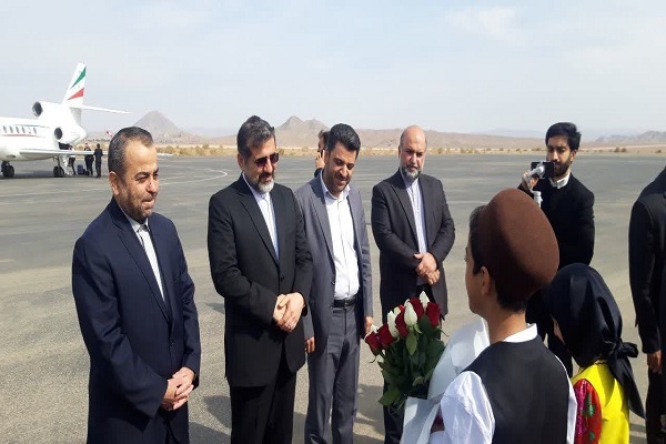 وزیر ارشاد در فرودگاه بیرجند وزیر ارشاد در فرودگاه بیرجند