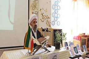 مردمی بودن از ویژگی‌های بارز طلبه انقلابی است