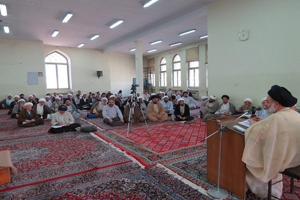 انسان زیرک مرگ را فراموش نمی‌کند