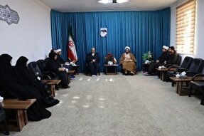 غفلت در امور تربیتی به جامعه آسیب می‌زند