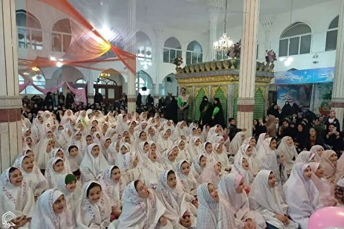 معلمان نسل جدید را با احکام الهی آشنا کنند