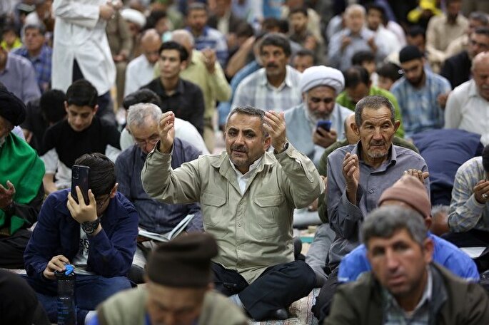 عکس | قرائت دعای ندبه به مناسبت عید سعید فطر در حرم مطهر بانوی کرامت