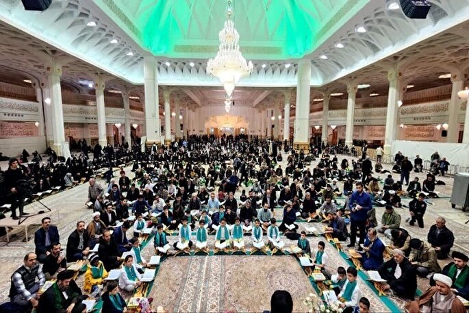 حافظان نوجوان در کرسی تلاوت قرآن حرم بانوی کرامت تجلیل شدند