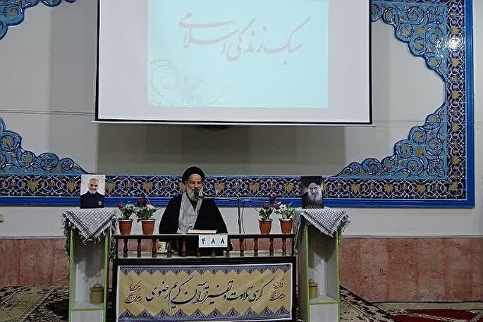 عکس | کرسی تلاوت و تفسیر قرآن