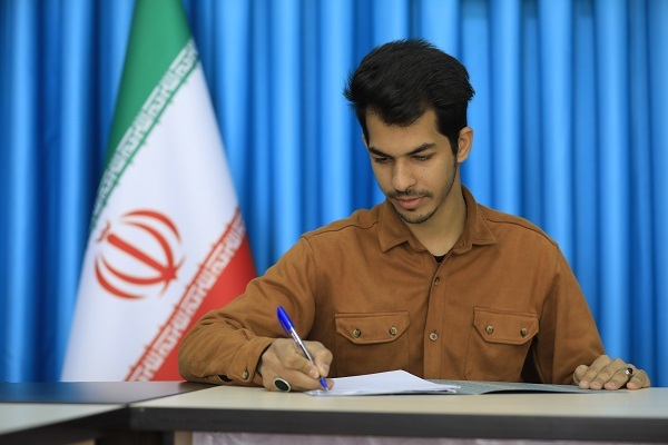 معین معینیان، مدیر کانون بسیج هنرمندان بیرجند