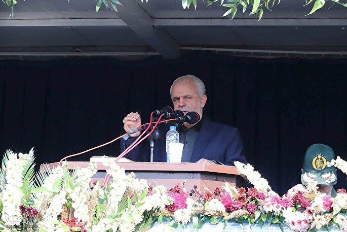 دشمن به دنبال مایوس کردن جوانان کشور است