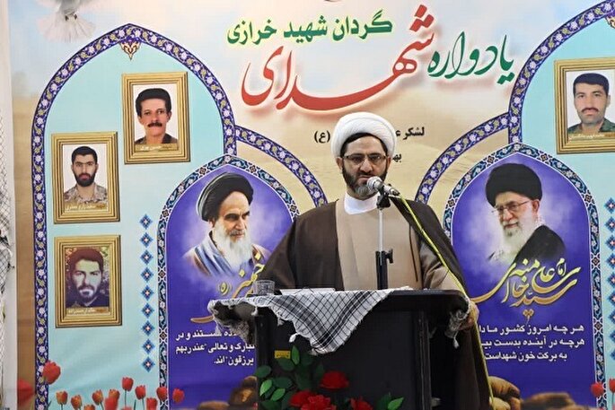 شهدا صبر و استقامت را به جامعه ما آموختند