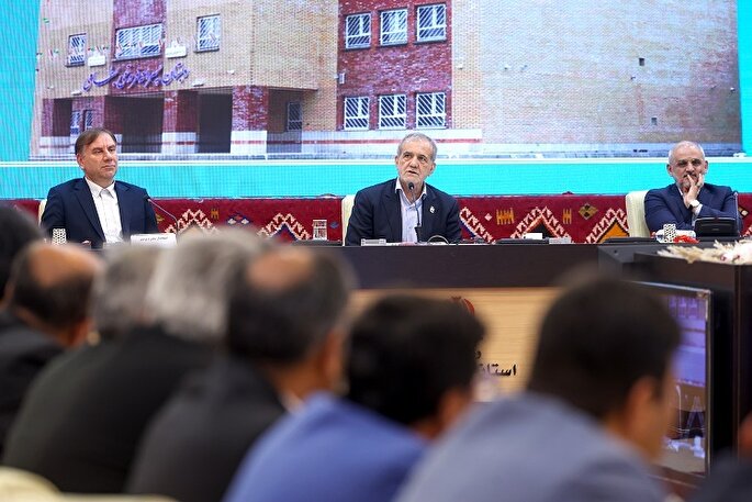 تأکید رئیس‌جمهور بر نقش آموزش در تقویت هویت ملی