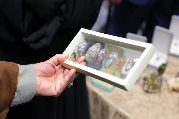 تحسین و تمجید رهبر انقلاب اسلامی از سنگ شجر خراسان جنوبی تحسین و تمجید رهبر انقلاب اسلامی از سنگ شجر خراسان جنوبی