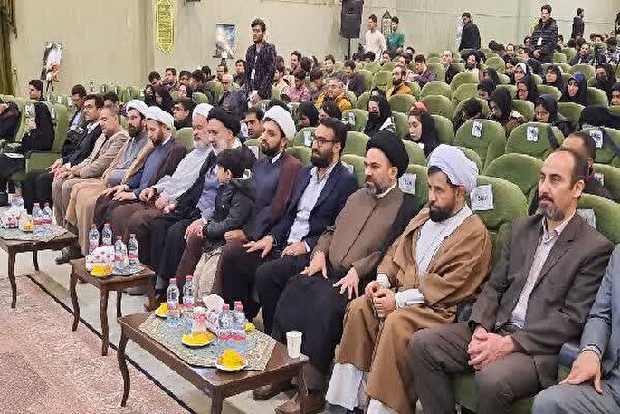 محفل انس با قرآن دانشگاهیان و نخبگان در شهرکرد برگزار شد