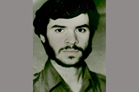 رهبر انقلاب اسلامى را تنها نگذارید