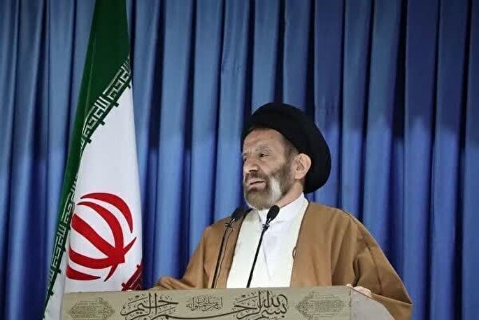 جوانان در برابر تبلیغات رسانه‌ای دشمنان هوشیار باشند