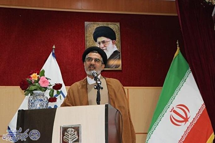 رکن اصلی تمدن توجه به علم و گرامیداشت مقام عالم است