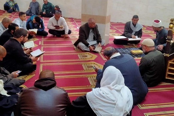 استقبال گسترده از محافل قرآنی مردمی در مصر