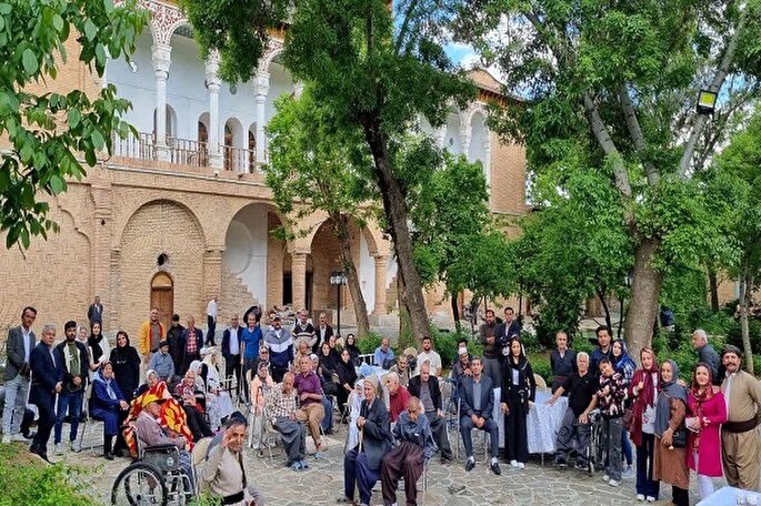 اجرای تور گردشگری ویژه سالمندان در سنندج + عکس