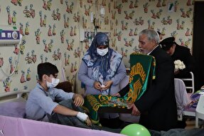 عکس | توسل کودکان بیمارستان 17 شهریور رشت به پرچم رضوی