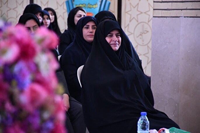 منتخبان جشنواره قرآن و عترت دانشگاه علوم پزشکی لرستان تجلیل شدند + عکس